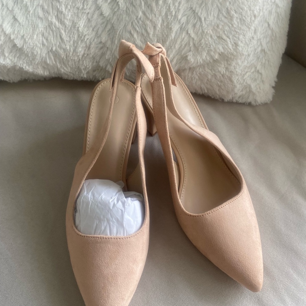 NWT Elegant Nude Slingback Heels